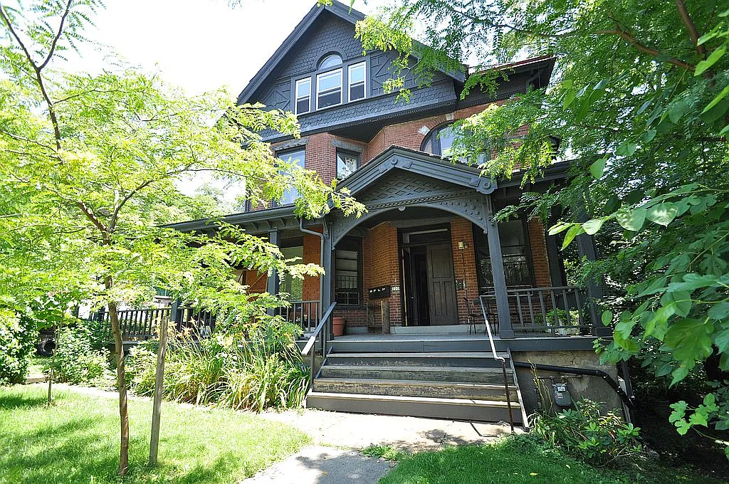220 N Fairmount St photo 1