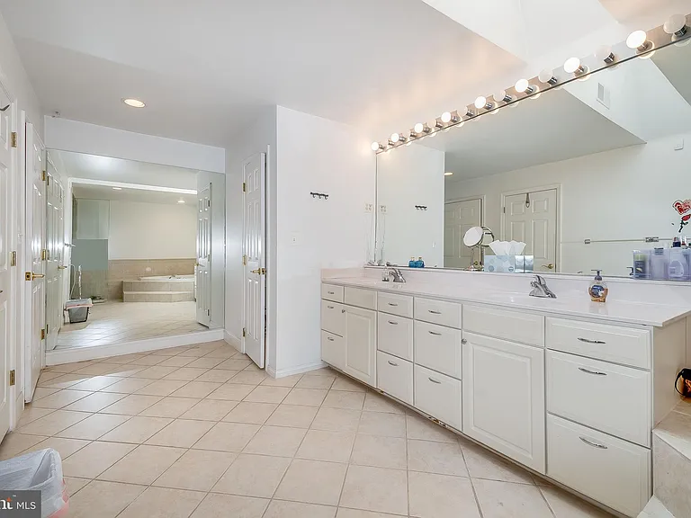 8309 Old Seven Locks Rd — Photo 39