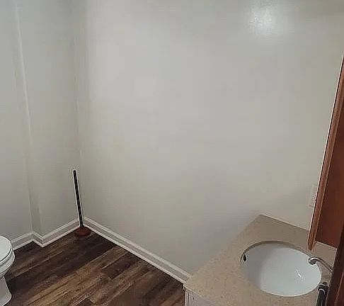 4th image of 617 Center St