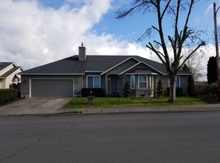 989 Hazelnut Ln, Springfield, OR 97478