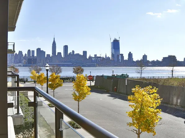 250 Henley Pl Unit 210, Weehawken, NJ 07086