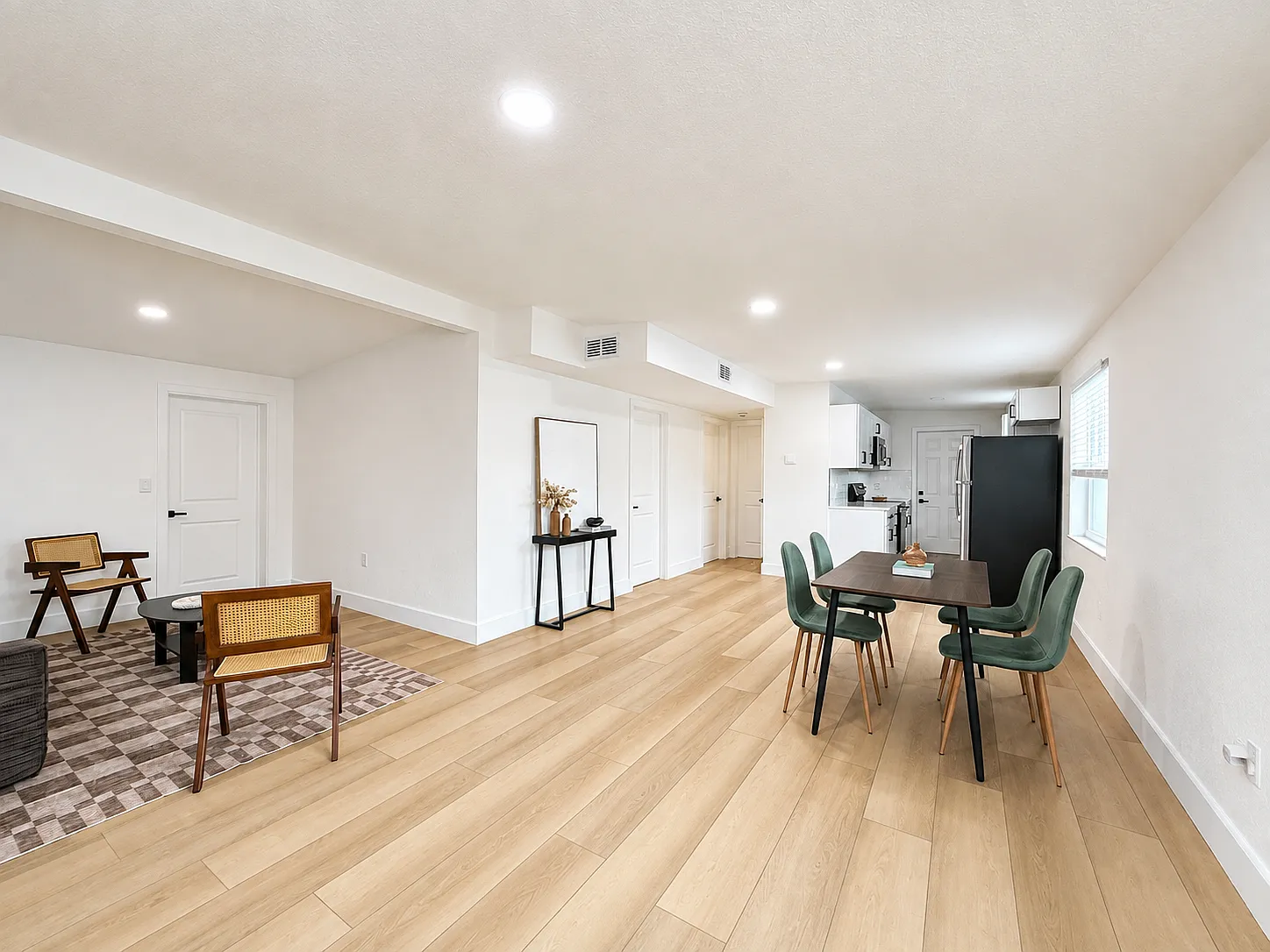 3 bed, 950 sqft, $2,450 — Photo 4