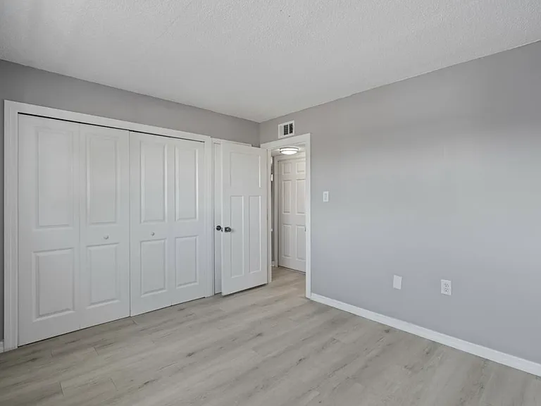 828 Victoria Dr #B6 — Photo 5