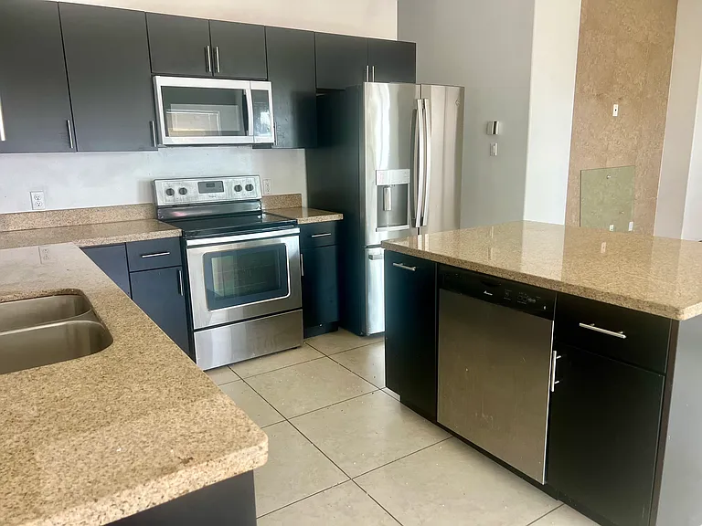 4217 Colbath Ave #415-B — Photo 2