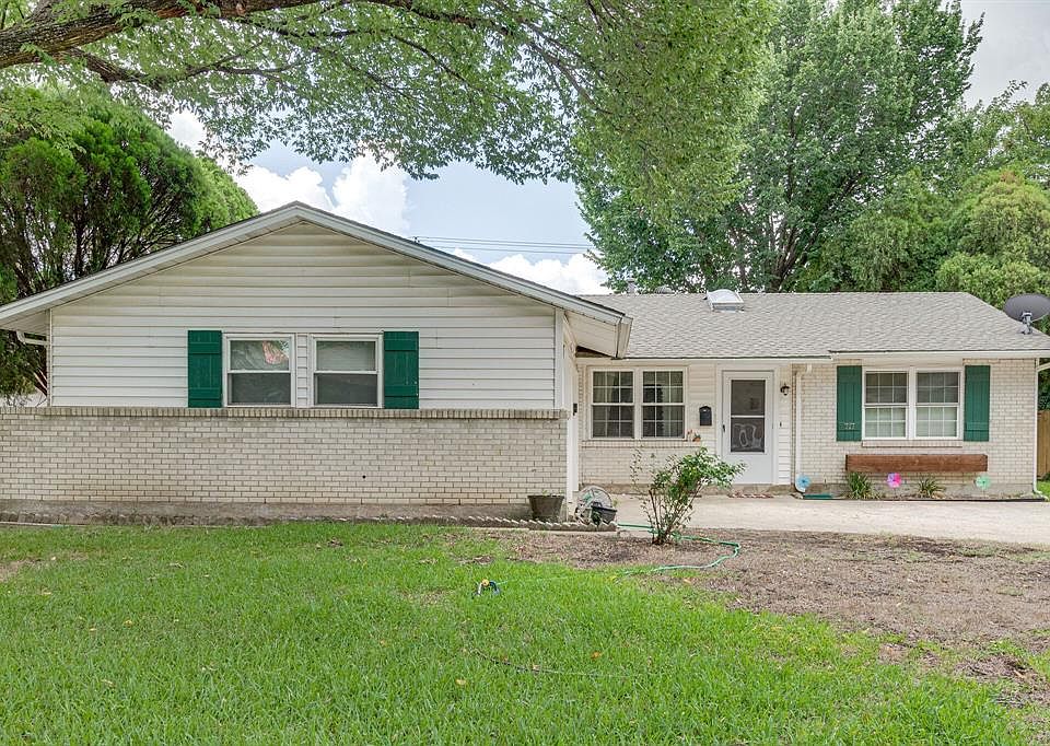 1st image of 717 Pinehurst Dr
