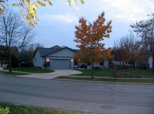 620 N Airlite St, Elgin, IL 60123