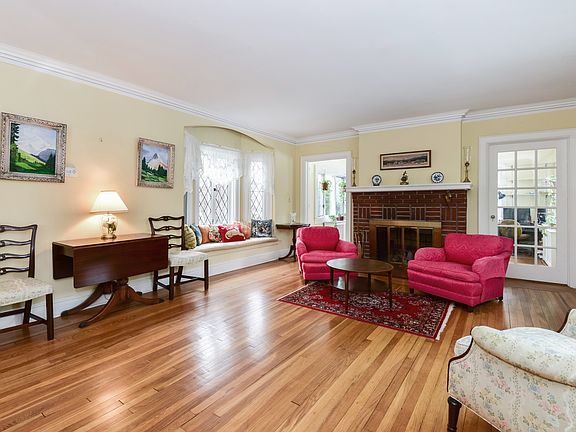 5th image of 1418 Arlington St