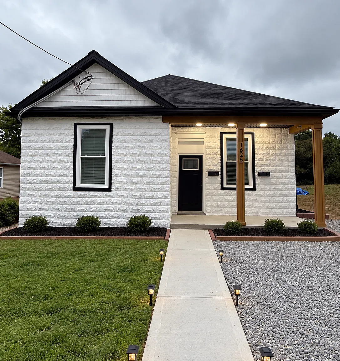 3 bed, 1100 sqft, $1,600 — Photo 1