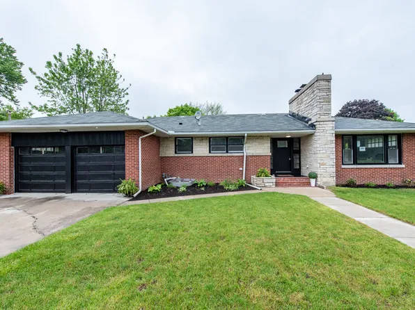 1700 21st St, Zion, IL 60099