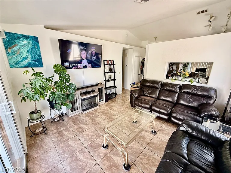 1708 Crystal Chimes Dr — Photo 4