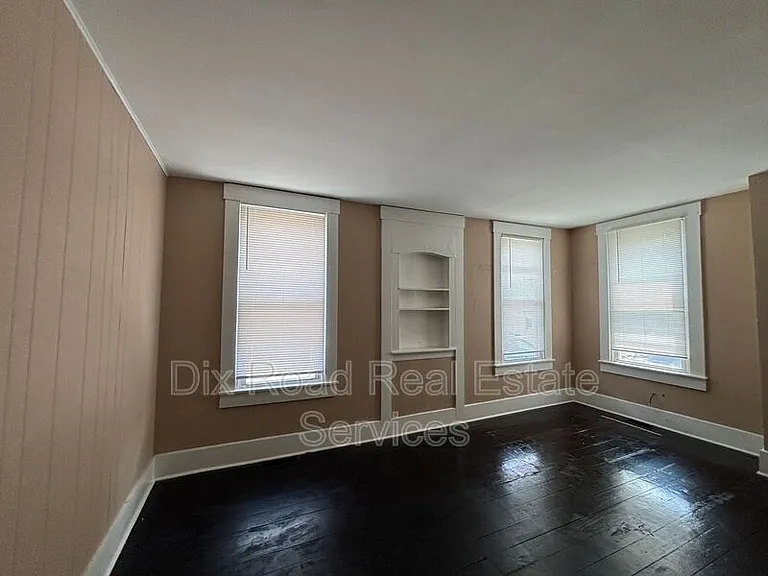 123 N Miami St — Photo 12