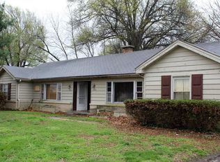 1858 E Bennett St, Springfield, MO 65804