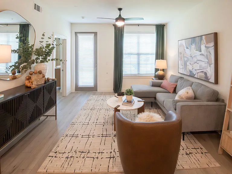 Grays Creek Apartments — Photo 6