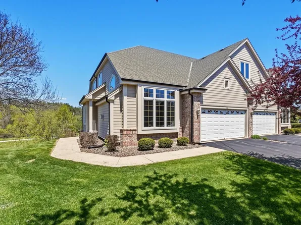 506 Spring Crest CIRCLE, Waukesha, WI 53188