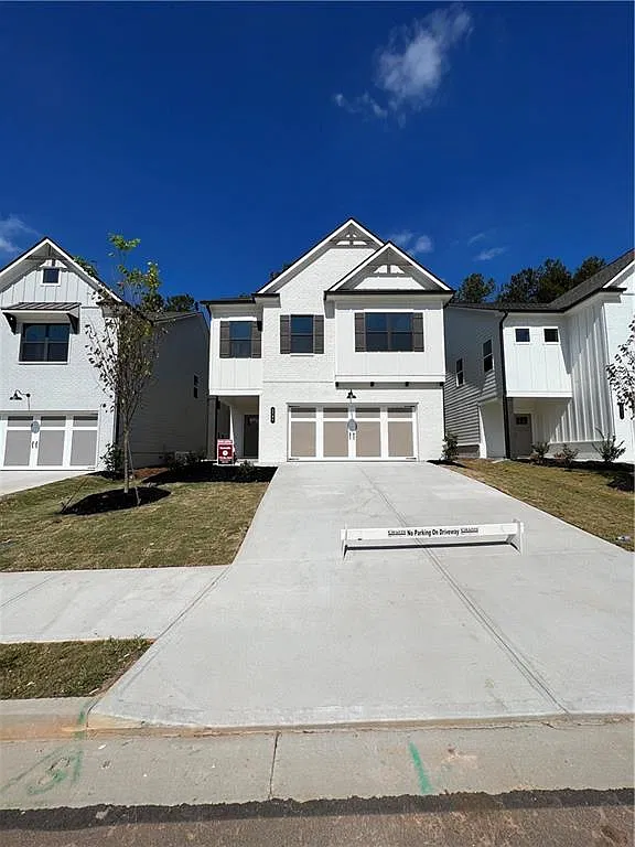 4 bed, 2.5 bath, 2433 sqft, $2,600 — Photo 2