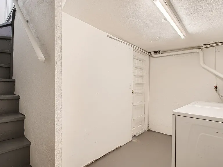 445 N Washington St — Photo 23