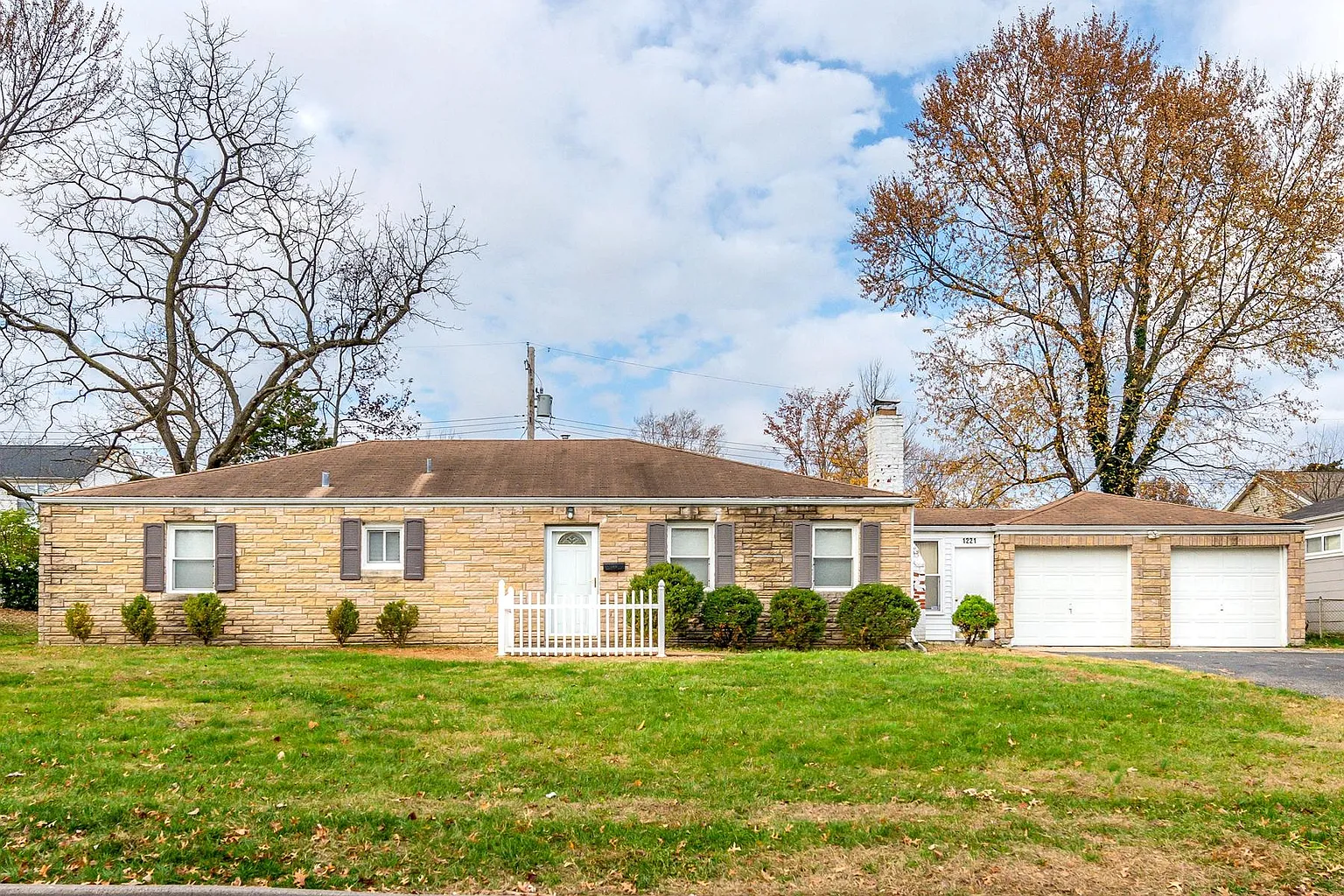 1221 Folger Ave photo 1