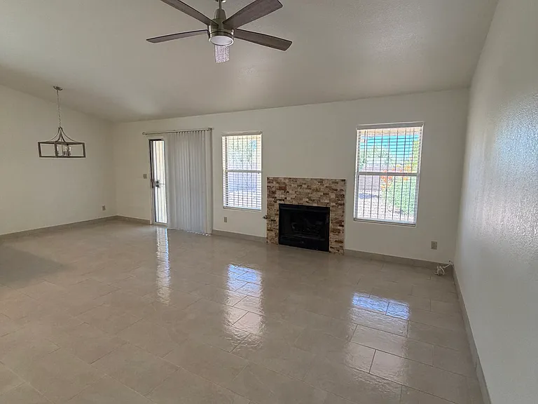 2534 S Perillo Dr — Photo 33