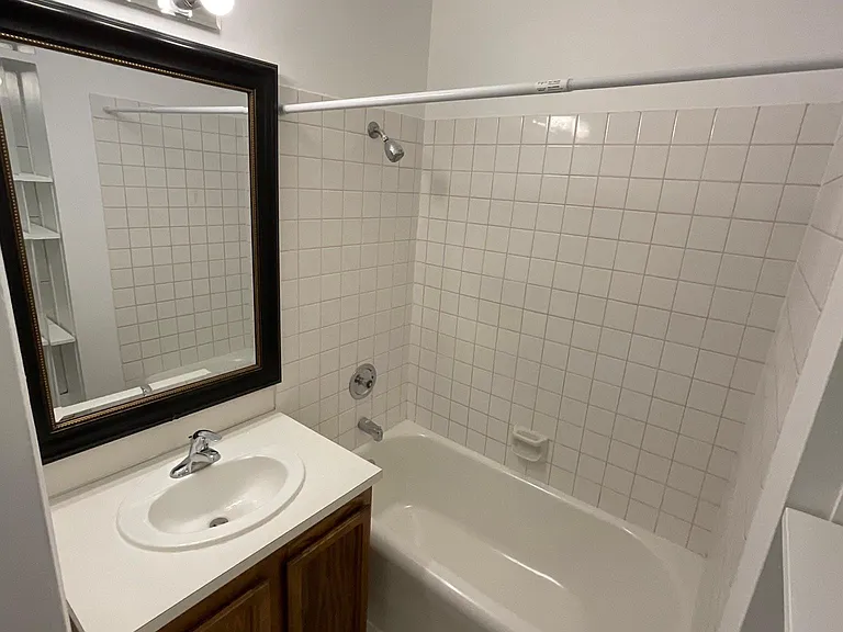 325 Summit Ave E #12 — Photo 19