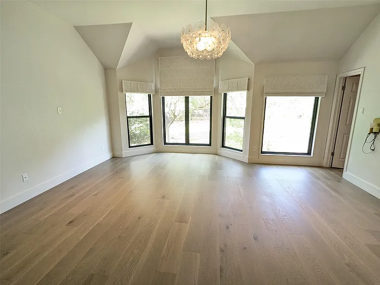 9257 Scenic Bluff Dr — Photo 20