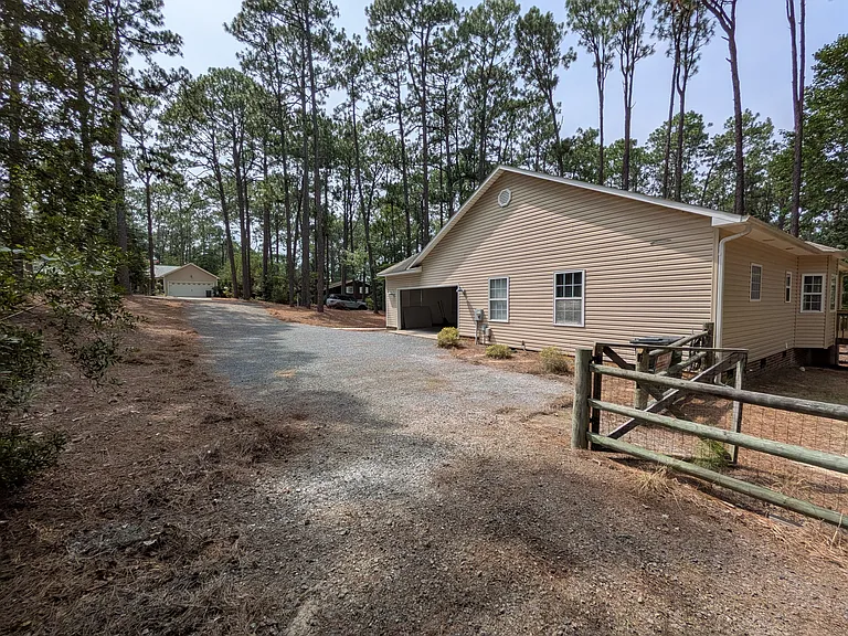 475 Crestview Rd — Photo 46
