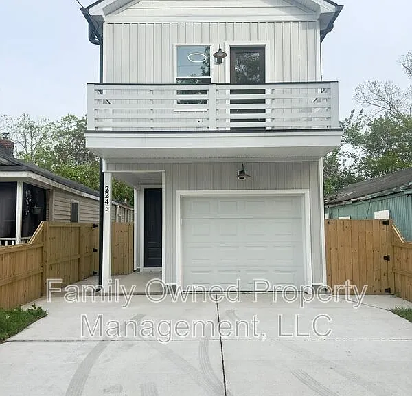 2245 Fillmore St — Photo 1