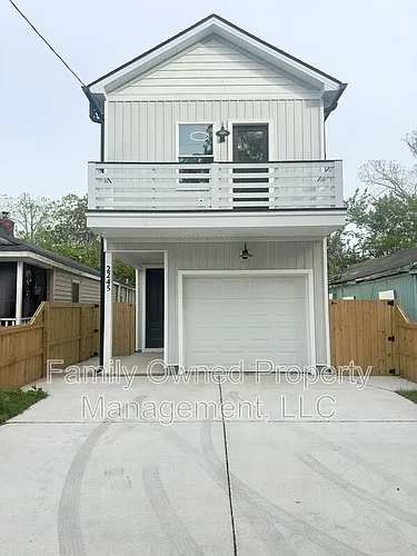 2245 Fillmore St Photo 1