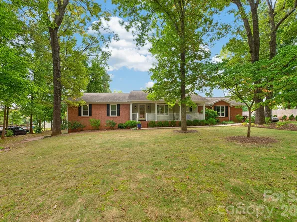 1660 Fairway Dr, Newton, NC 28658