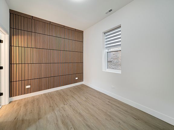 4th image of 1137 N Francisco Ave #2