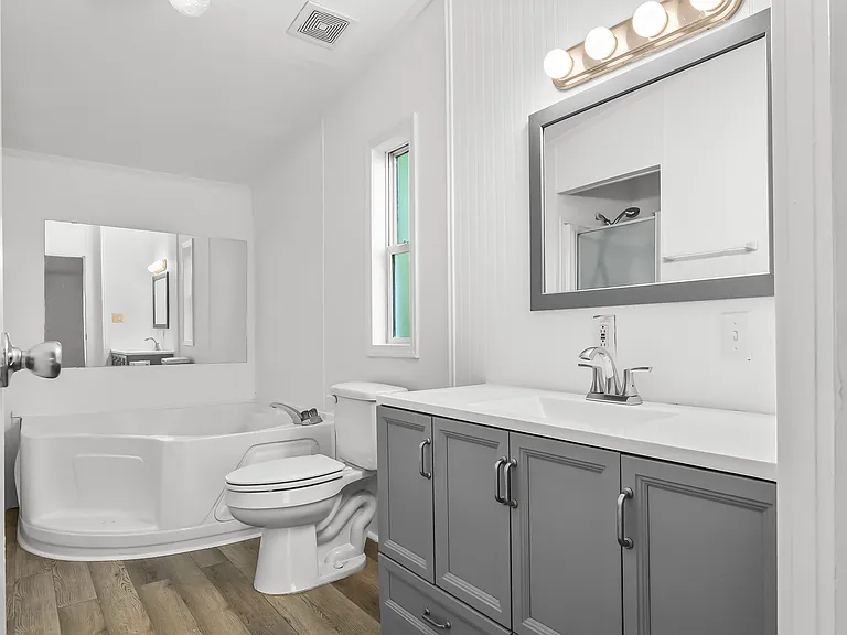 204 Air Park Dr — Photo 7