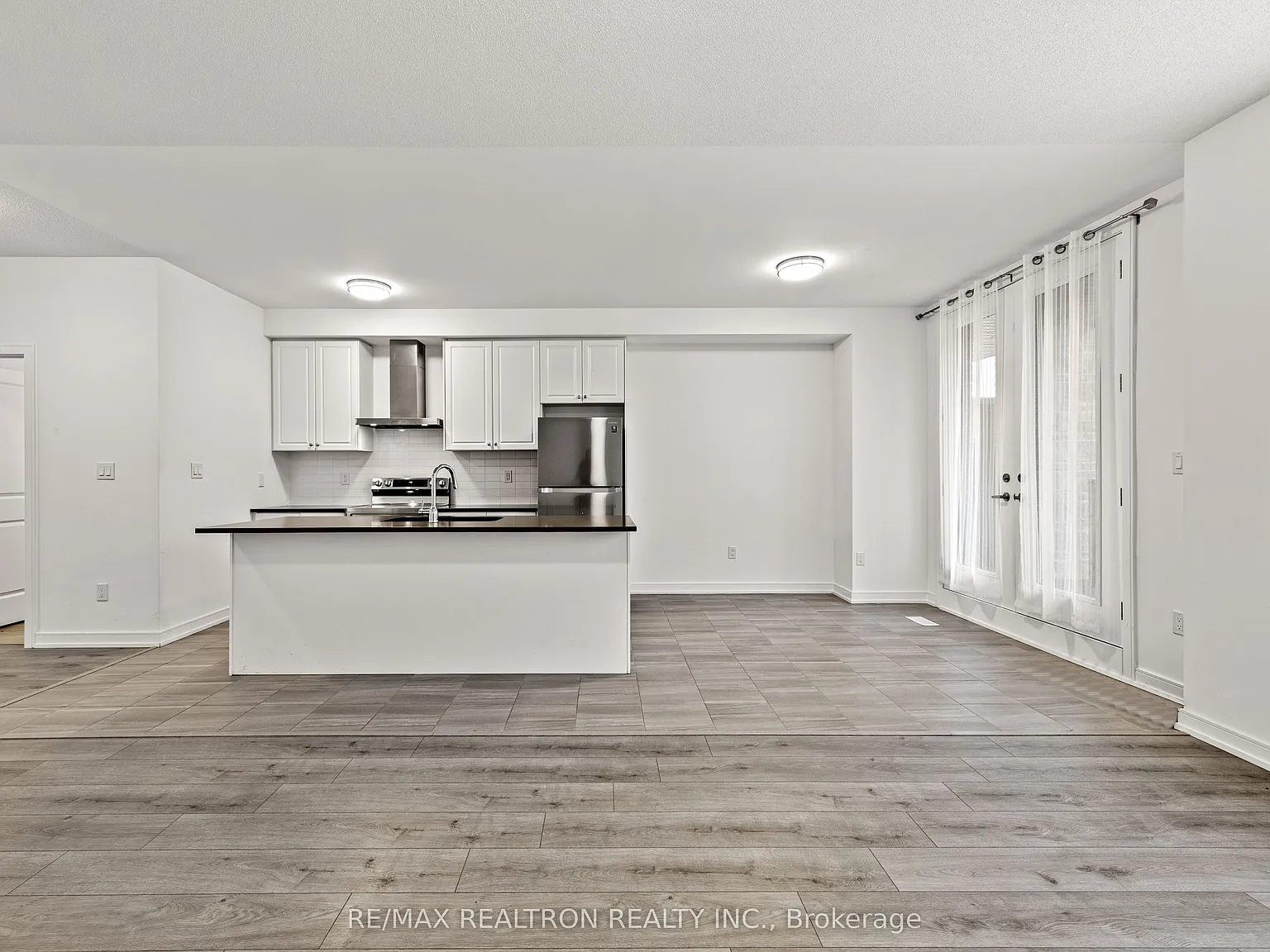 4 bed, $2,850 — Photo 4