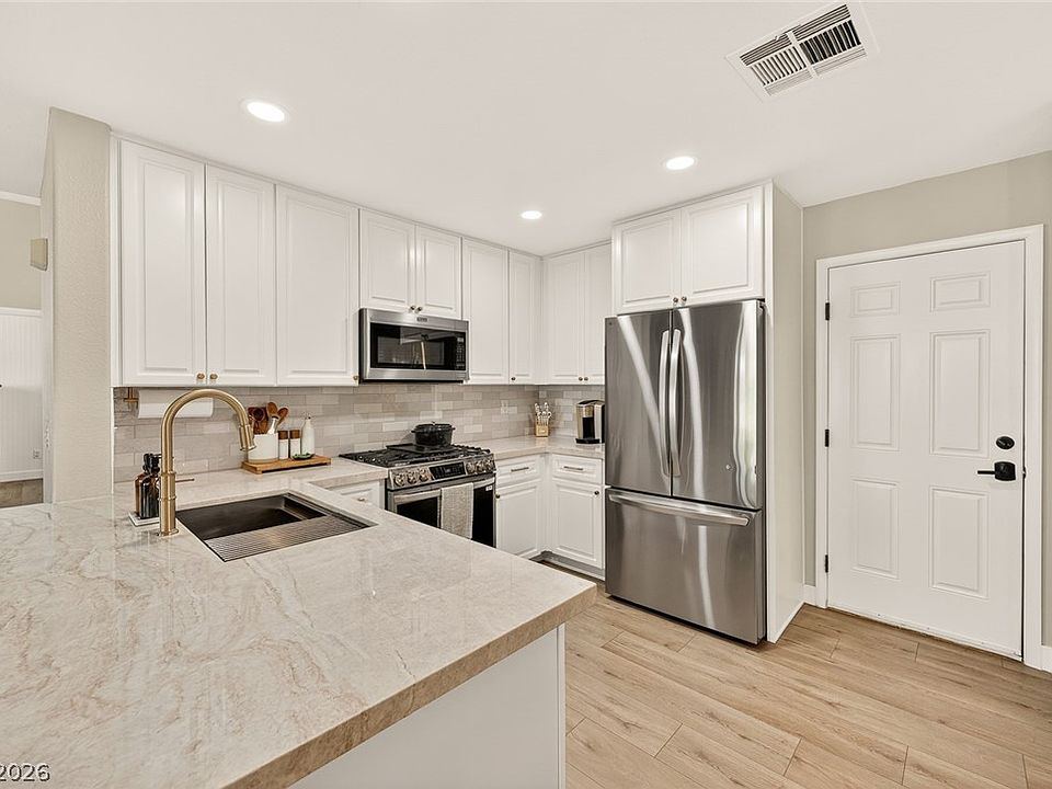 1st image of 2437 Cliffwood Dr