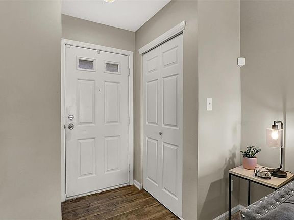 4th image of 1726 Park North Way N