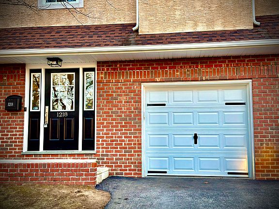 3rd image of 1218 W Oak St