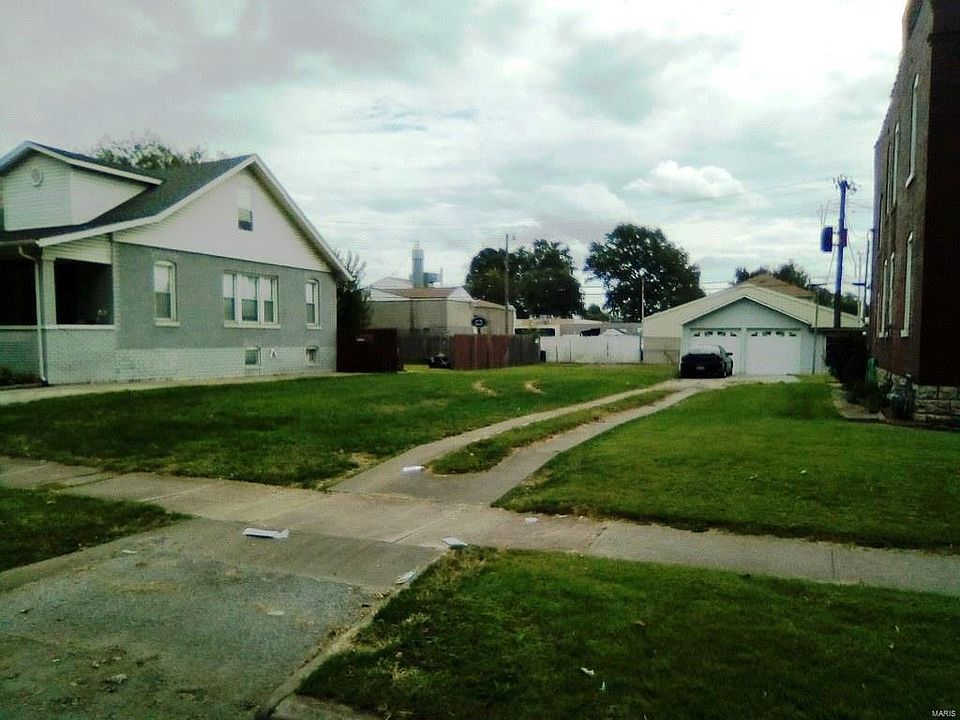2nd image of 2252 Grand Ave