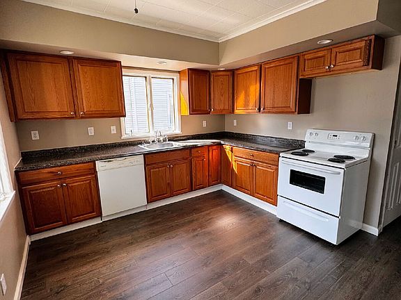 5th image of 17 Wood St