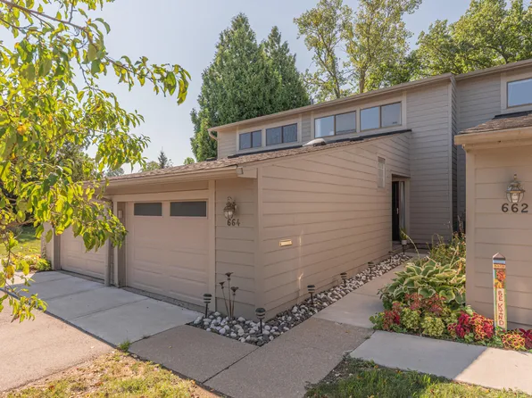 664 Peninsula Ct, Ann Arbor, MI 48105
