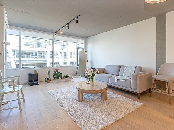 5th image of 989 Johnson St #205