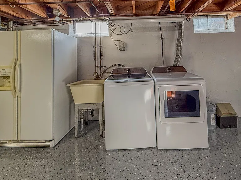 2710 Pendleton Dr — Photo 31