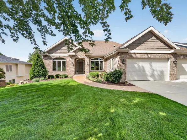 100 Autumnwood Cir, Mount Horeb, WI 53572