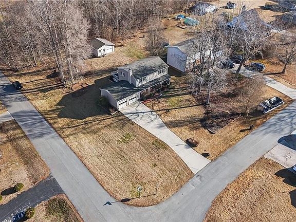 3rd image of 3838 Beech Cir