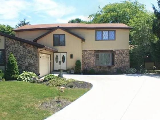 508 Stoneway photo 1