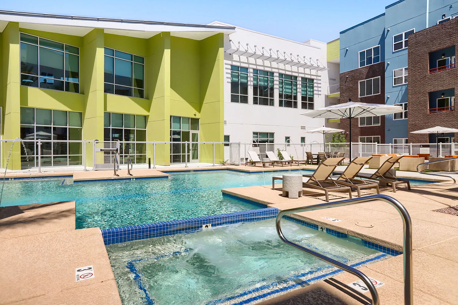 Garrett Uptown Apartments — Photo 4