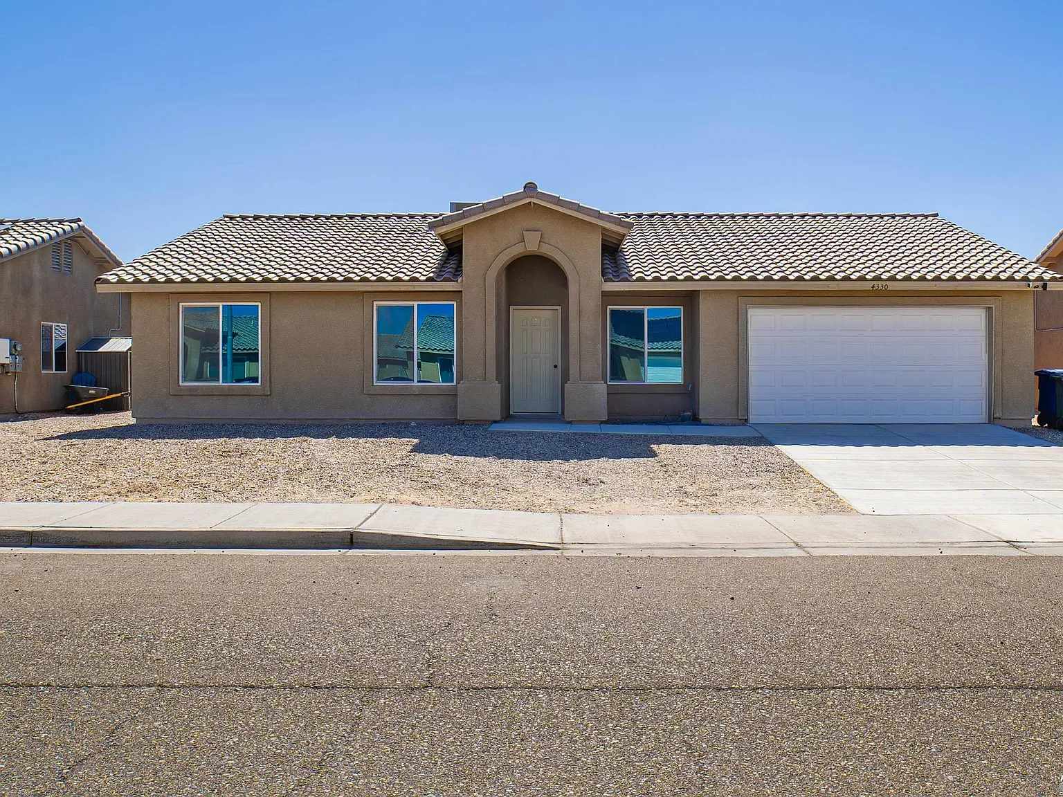 4 bed, 2.0 bath, 1720 sqft, $2,000 — Photo 1