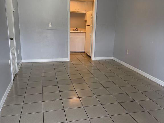 4th image of 456 Banyon Tree Cir APT 100