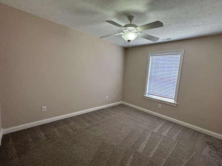 1473 Frontier Dr — Photo 2