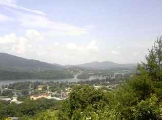 422 Mountain Dr N, Hiawassee, GA 30546