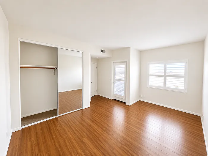 1045 Beryl St — Photo 5