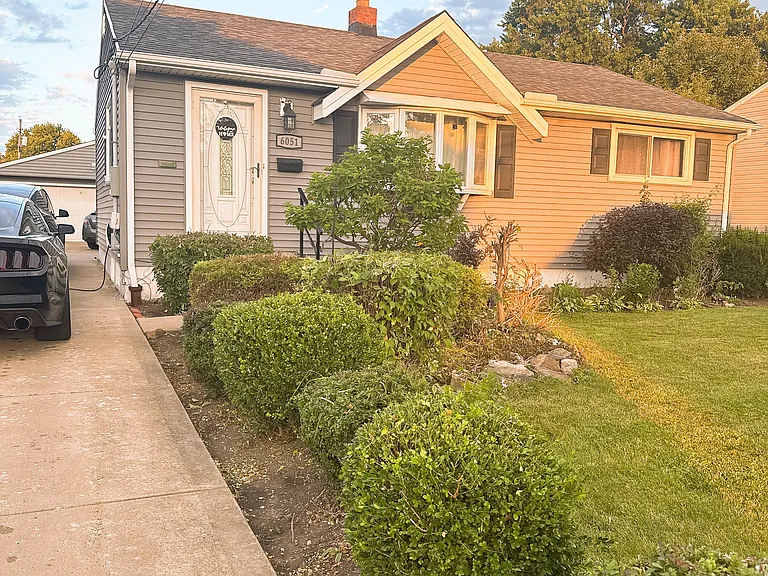 6051 Robert Dr — Photo 26