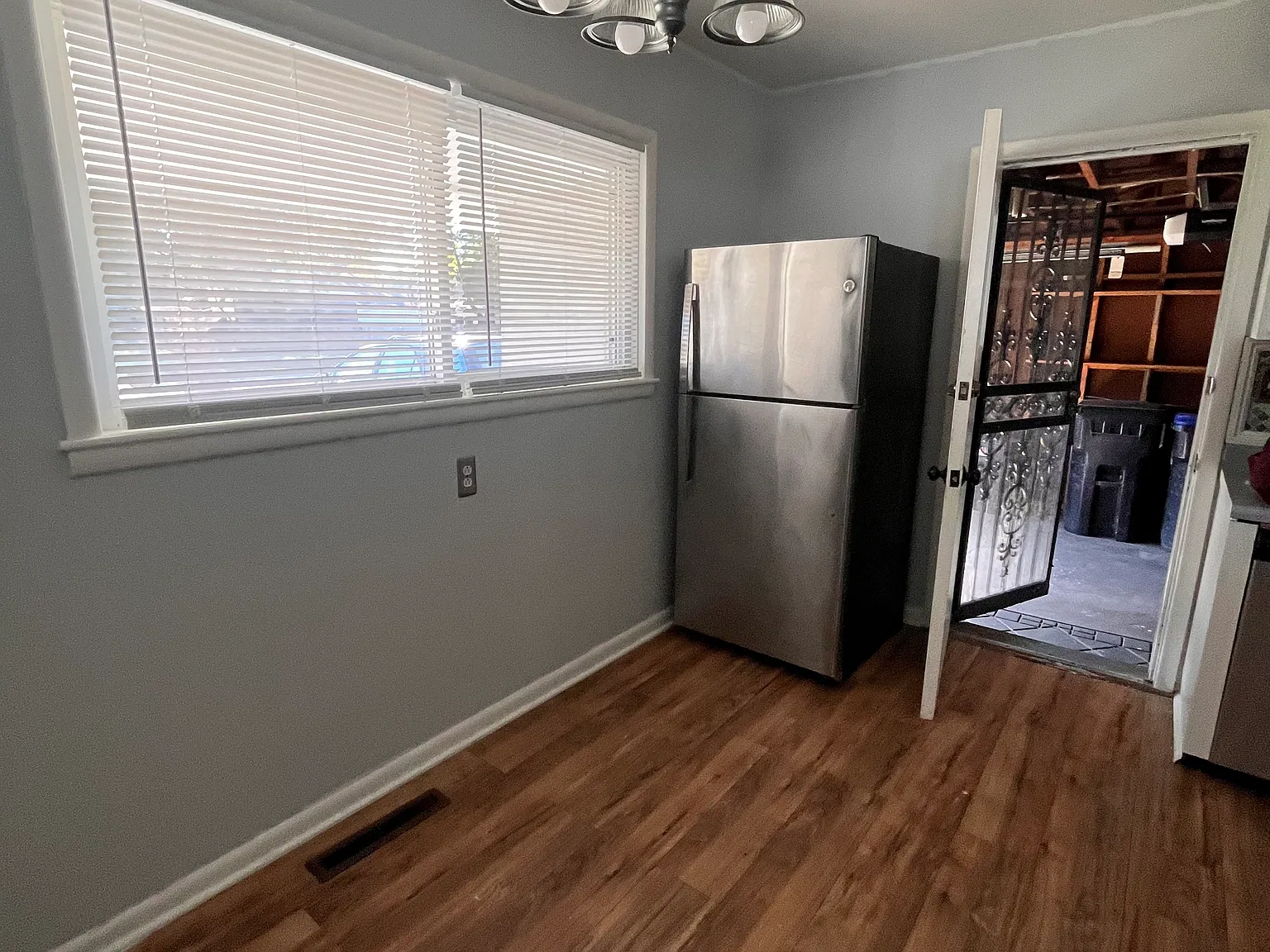 4 bed, 1.5 bath, 1200 sqft, $1,750 — Photo 3